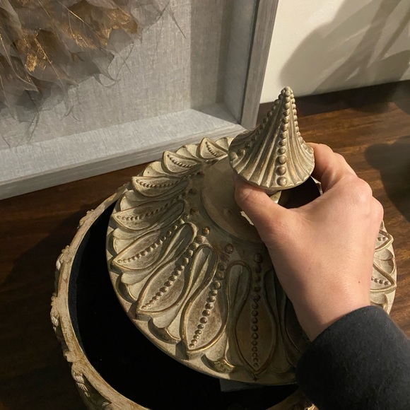 Centre piece - Picture 3 of 3